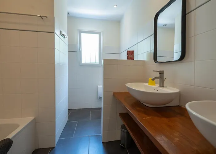 La Belle Epoque Escales